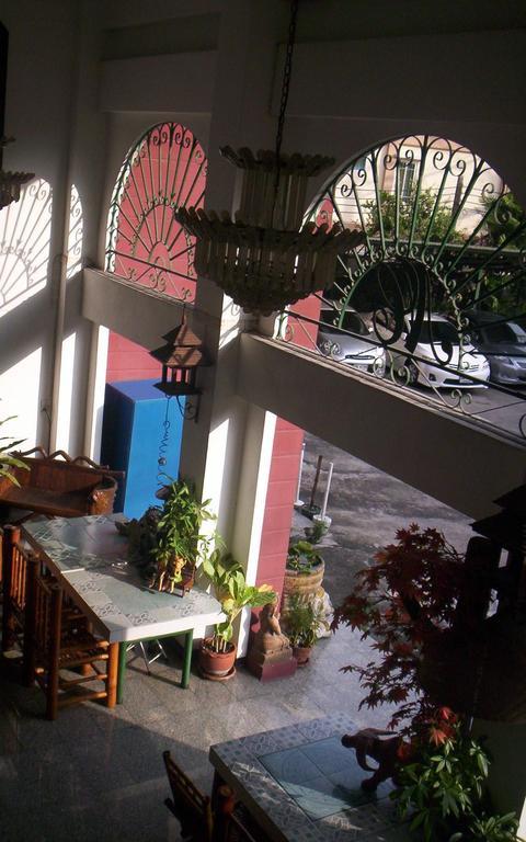 Baankhunmae Apartment Bangkok Bagian luar foto