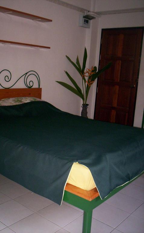 Baankhunmae Apartment Bangkok Bagian luar foto
