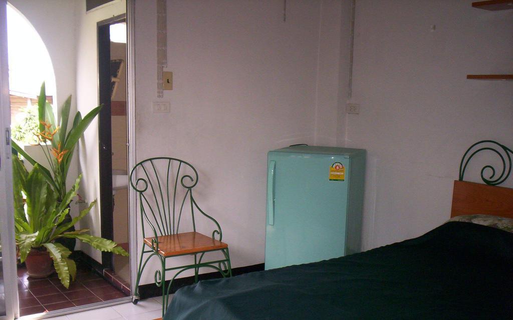 Baankhunmae Apartment Bangkok Bagian luar foto