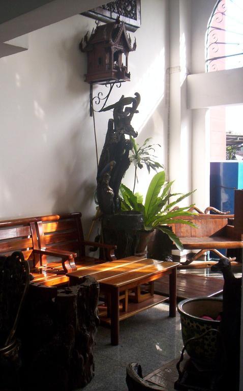 Baankhunmae Apartment Bangkok Bagian luar foto