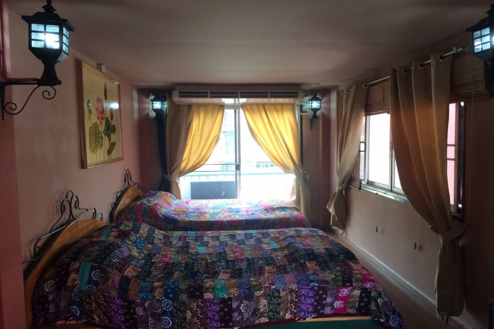 Baankhunmae Apartment Bangkok Bagian luar foto