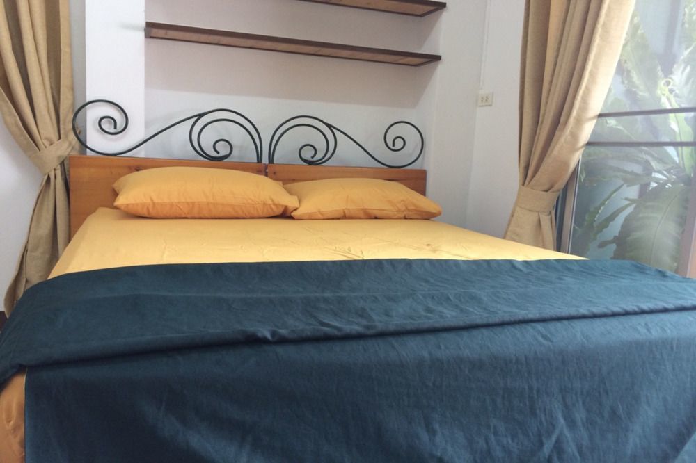 Baankhunmae Apartment Bangkok Bagian luar foto