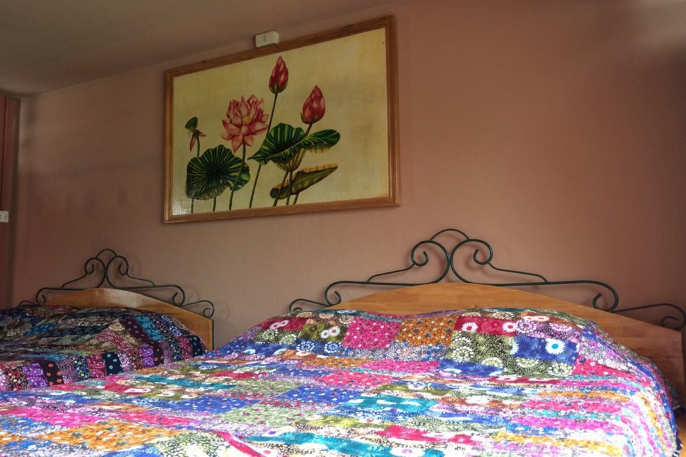 Baankhunmae Apartment Bangkok Bagian luar foto