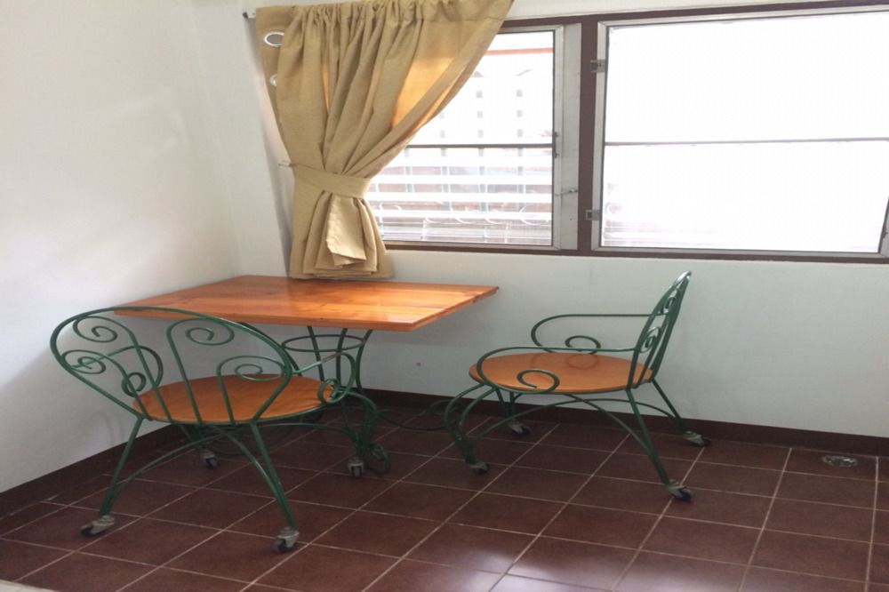 Baankhunmae Apartment Bangkok Bagian luar foto