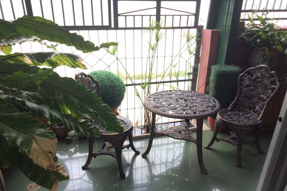 Baankhunmae Apartment Bangkok Bagian luar foto