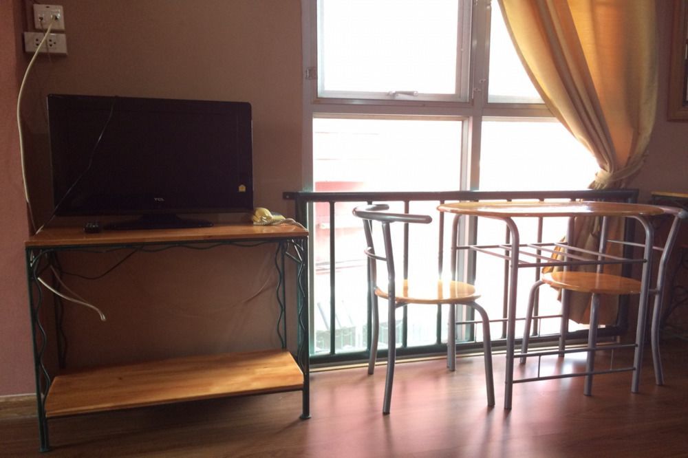 Baankhunmae Apartment Bangkok Bagian luar foto