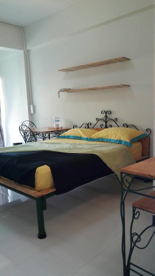 Baankhunmae Apartment Bangkok Bagian luar foto