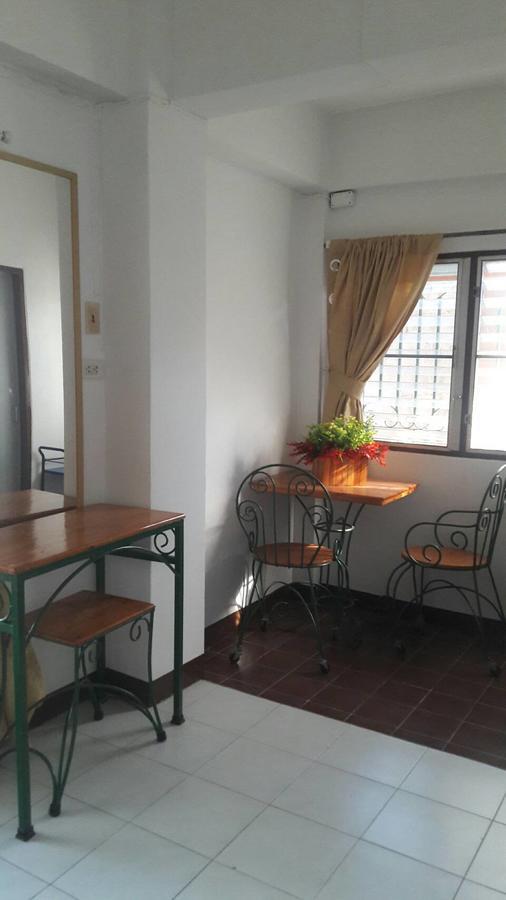 Baankhunmae Apartment Bangkok Bagian luar foto